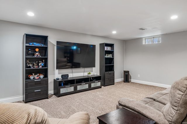 2211 Lima Lane, Fort Wayne, IN 46818