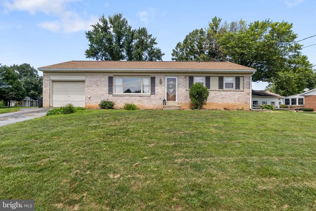 727 SHARON DR, Mount Joy, PA 17552
