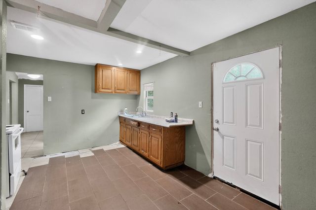 3102 Kilburn Avenue, Dallas, TX 75216