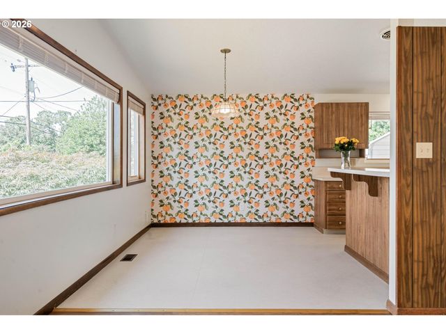 1421 HARVARD Ave, Gladstone, OR 97027