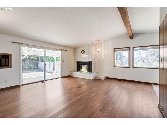 1421 HARVARD Ave, Gladstone, OR 97027