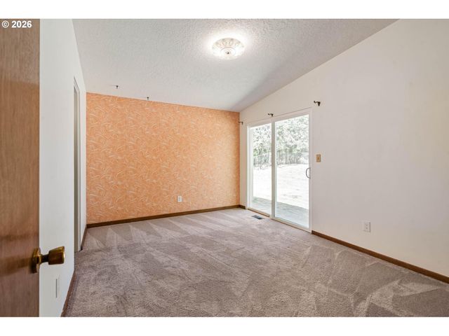 1421 HARVARD Ave, Gladstone, OR 97027