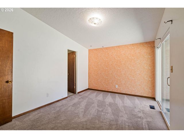 1421 HARVARD Ave, Gladstone, OR 97027