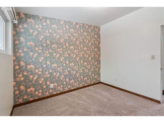 1421 HARVARD Ave, Gladstone, OR 97027