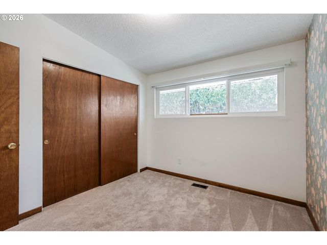 1421 HARVARD Ave, Gladstone, OR 97027