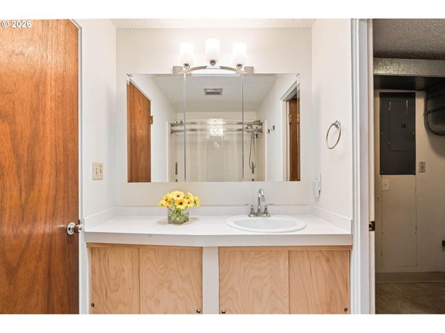 1421 HARVARD Ave, Gladstone, OR 97027