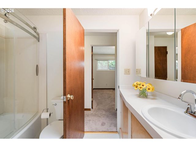 1421 HARVARD Ave, Gladstone, OR 97027