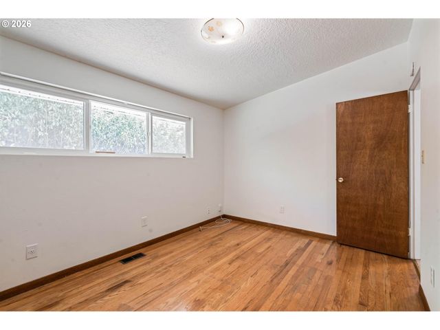 1421 HARVARD Ave, Gladstone, OR 97027