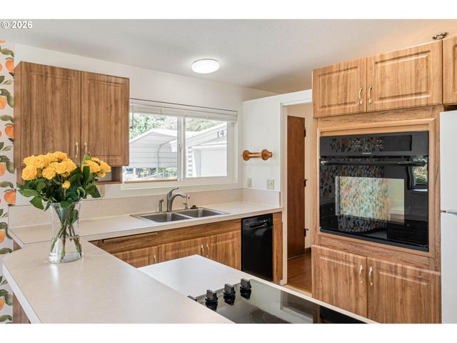 1421 HARVARD Ave, Gladstone, OR 97027