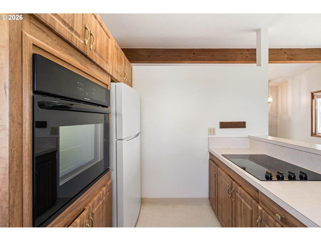 1421 HARVARD Ave, Gladstone, OR 97027