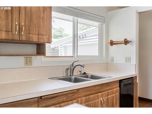 1421 HARVARD Ave, Gladstone, OR 97027