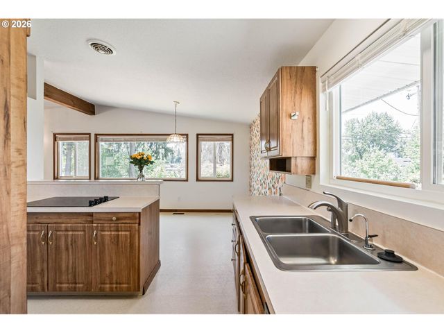 1421 HARVARD Ave, Gladstone, OR 97027