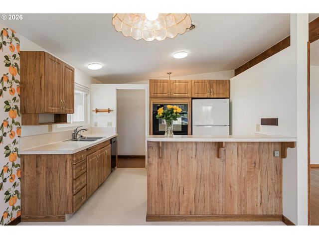 1421 HARVARD Ave, Gladstone, OR 97027