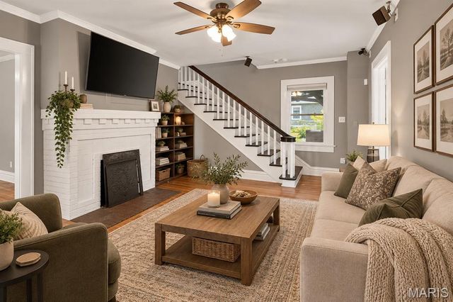 9122 Delphine Avenue, St Louis, MO 63114