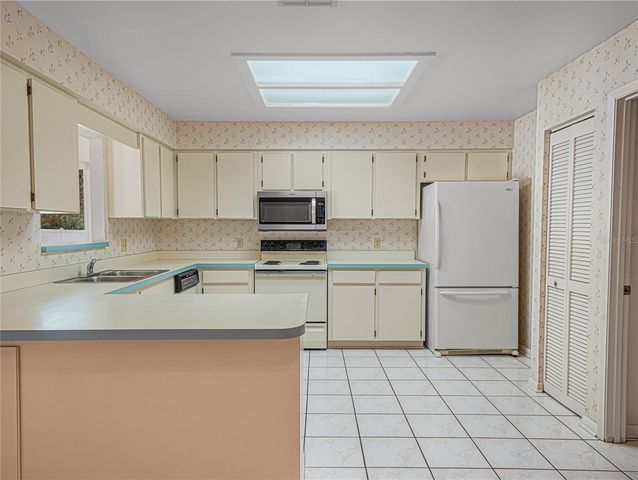 1933 PRAIRIE DUNES CIRCLE N, Lakeland, FL 33810