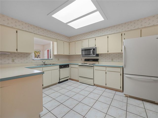 1933 PRAIRIE DUNES CIRCLE N, Lakeland, FL 33810