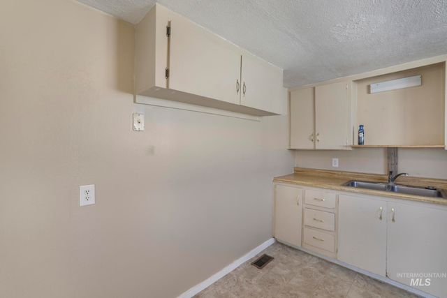 525 Adams St, Twin Falls, ID 83301