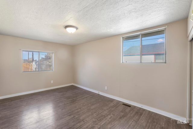 525 Adams St, Twin Falls, ID 83301