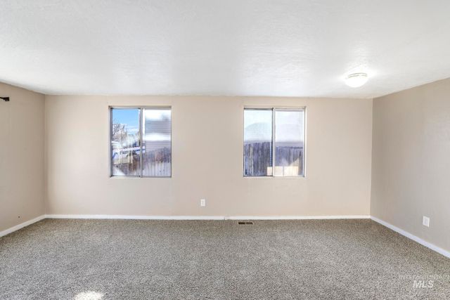 525 Adams St, Twin Falls, ID 83301