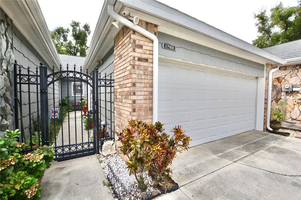 Image 2 of property listing at 1762 CASTLE ROCK ROAD, Tampa, FL 33612