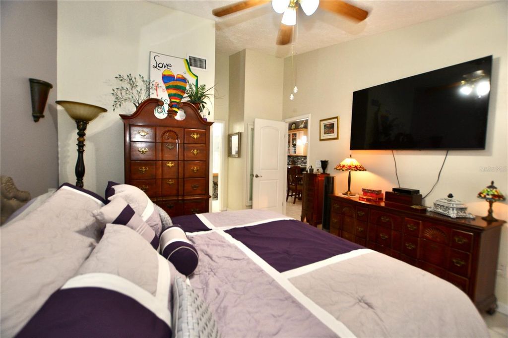 Image 20 of property listing at 1762 CASTLE ROCK ROAD, Tampa, FL 33612