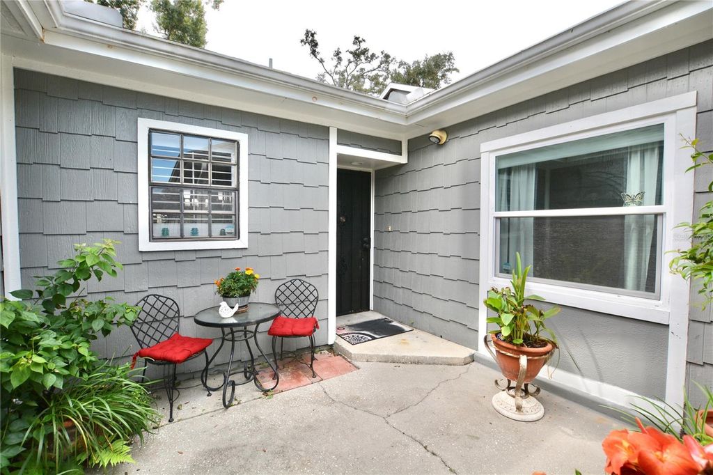 Image 4 of property listing at 1762 CASTLE ROCK ROAD, Tampa, FL 33612