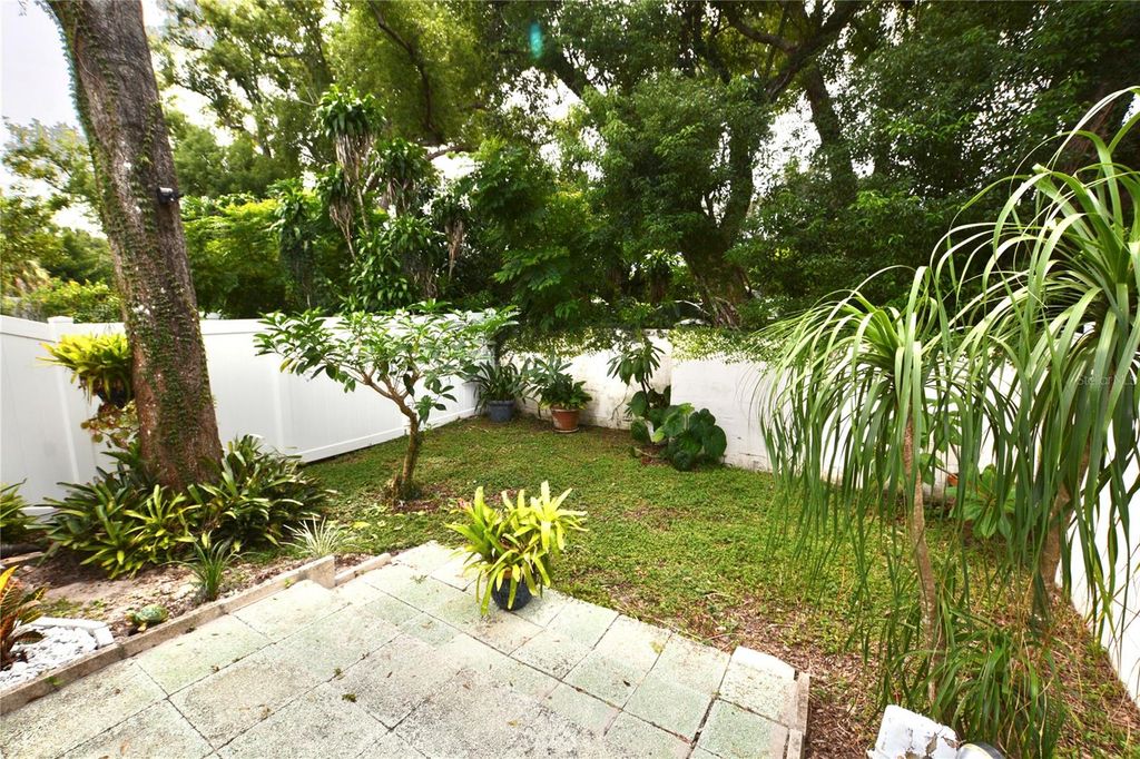 Image 34 of property listing at 1762 CASTLE ROCK ROAD, Tampa, FL 33612