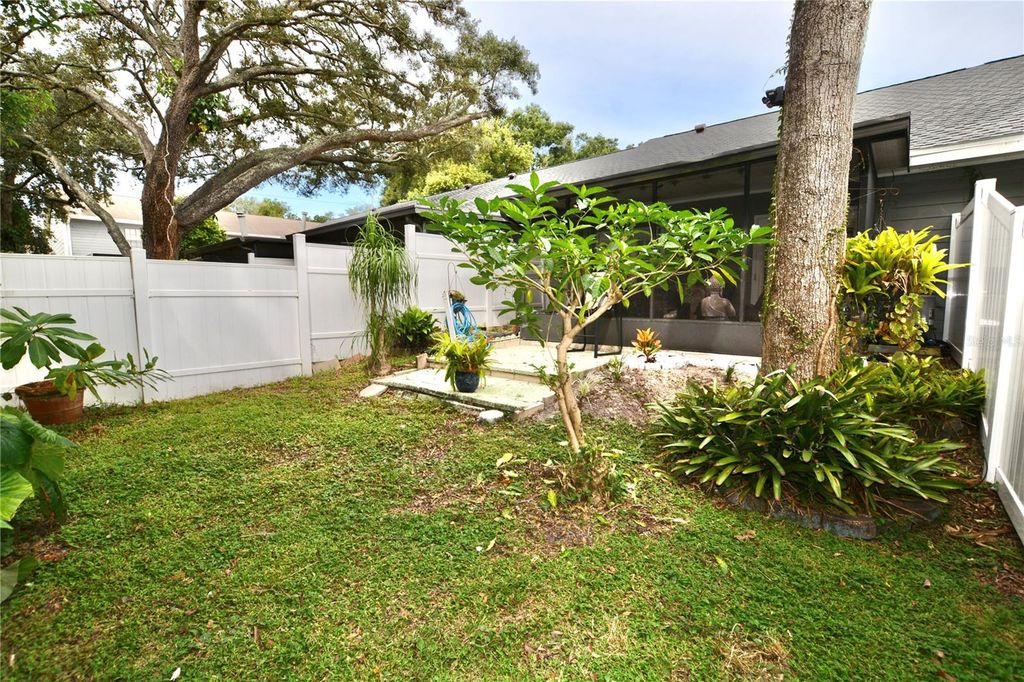 Image 35 of property listing at 1762 CASTLE ROCK ROAD, Tampa, FL 33612
