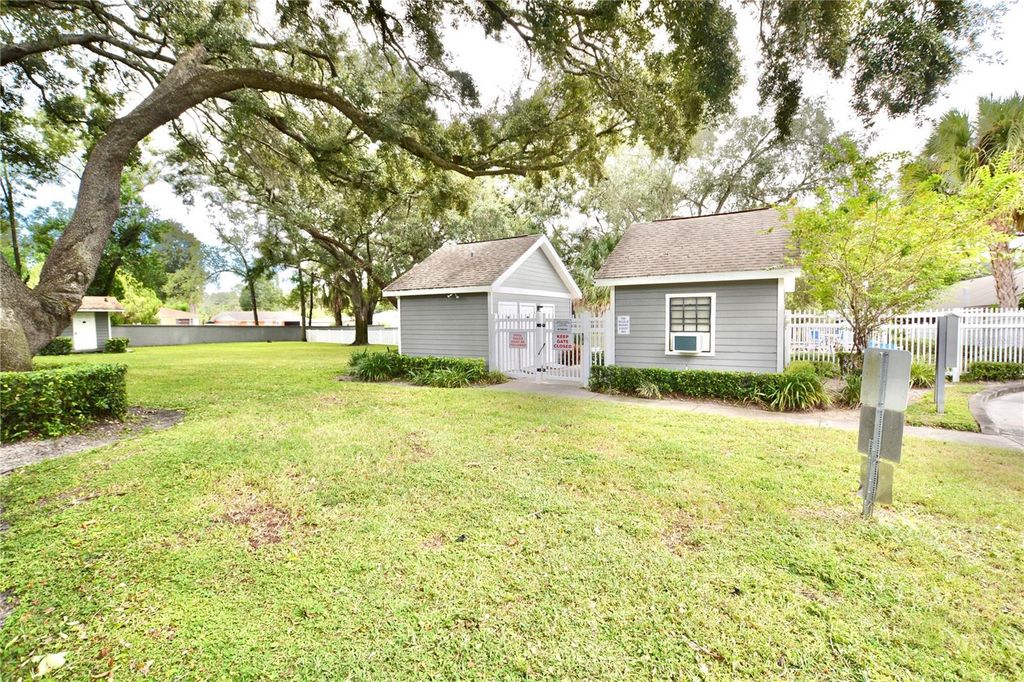 Image 37 of property listing at 1762 CASTLE ROCK ROAD, Tampa, FL 33612