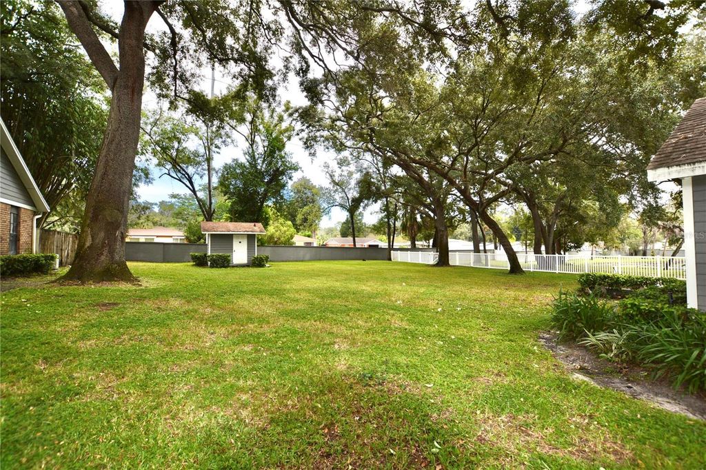 Image 38 of property listing at 1762 CASTLE ROCK ROAD, Tampa, FL 33612