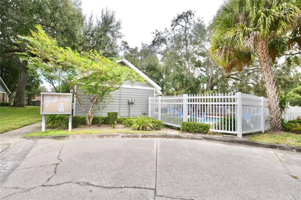 Image 40 of property listing at 1762 CASTLE ROCK ROAD, Tampa, FL 33612
