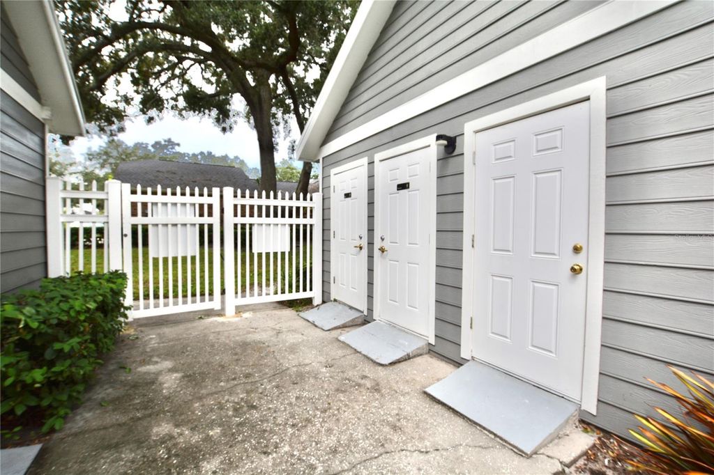 Image 44 of property listing at 1762 CASTLE ROCK ROAD, Tampa, FL 33612