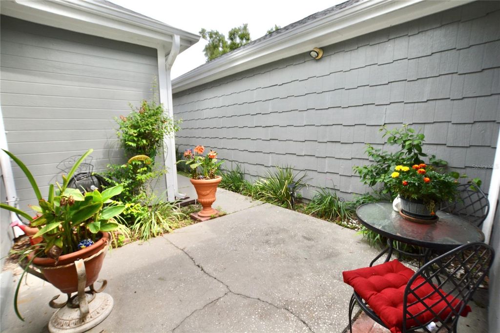 Image 46 of property listing at 1762 CASTLE ROCK ROAD, Tampa, FL 33612
