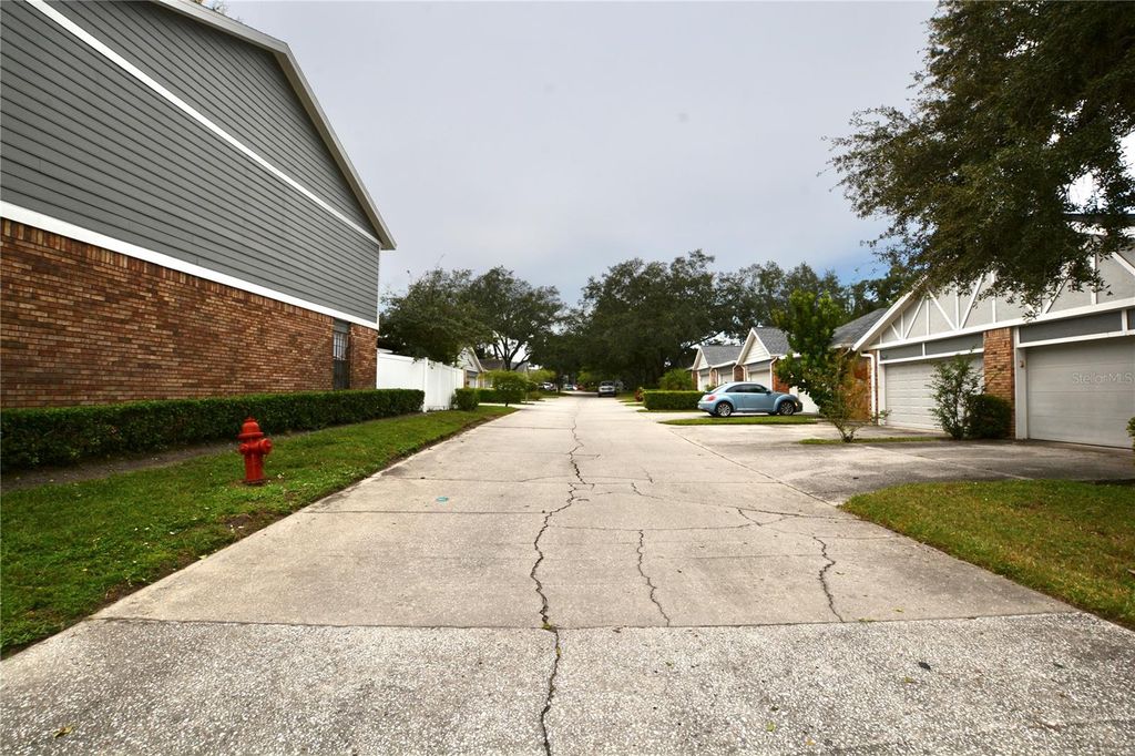 Image 50 of property listing at 1762 CASTLE ROCK ROAD, Tampa, FL 33612