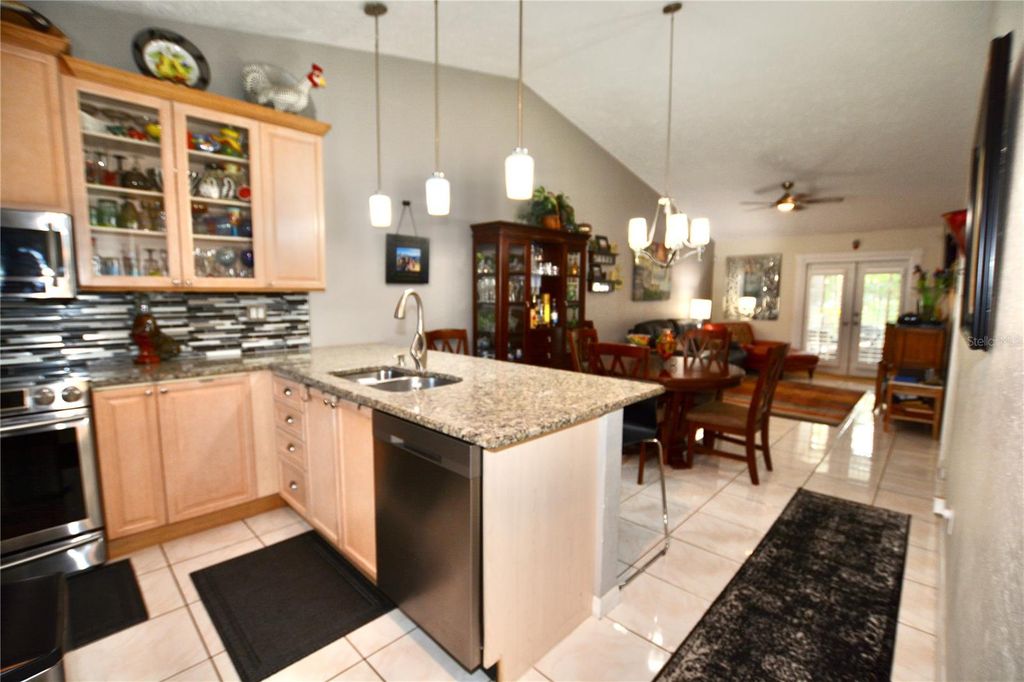 Image 6 of property listing at 1762 CASTLE ROCK ROAD, Tampa, FL 33612