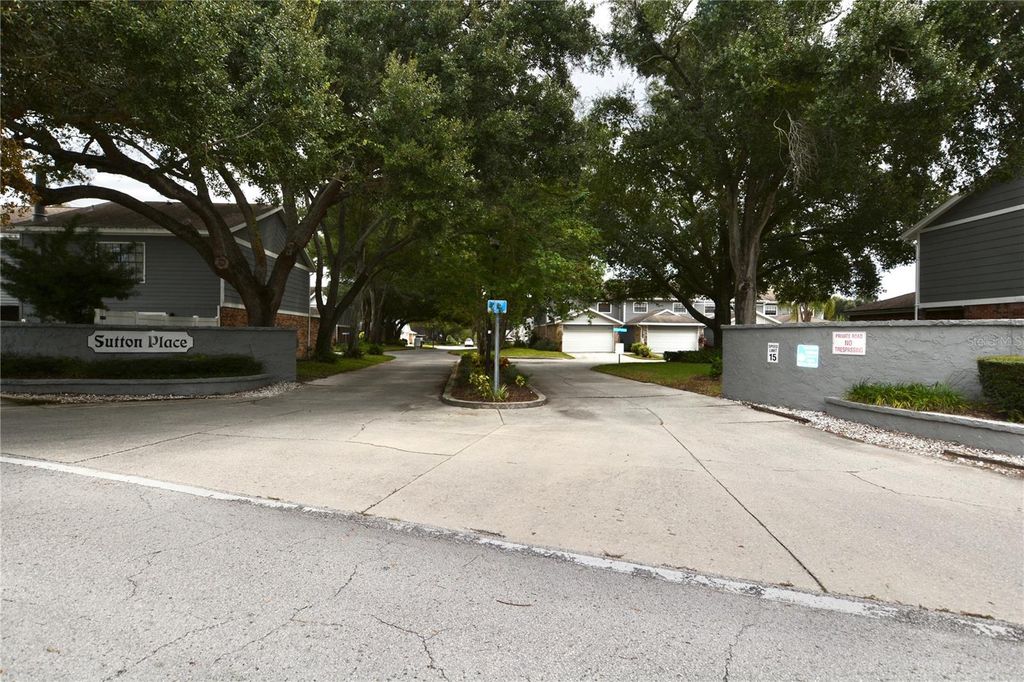 Image 51 of property listing at 1762 CASTLE ROCK ROAD, Tampa, FL 33612