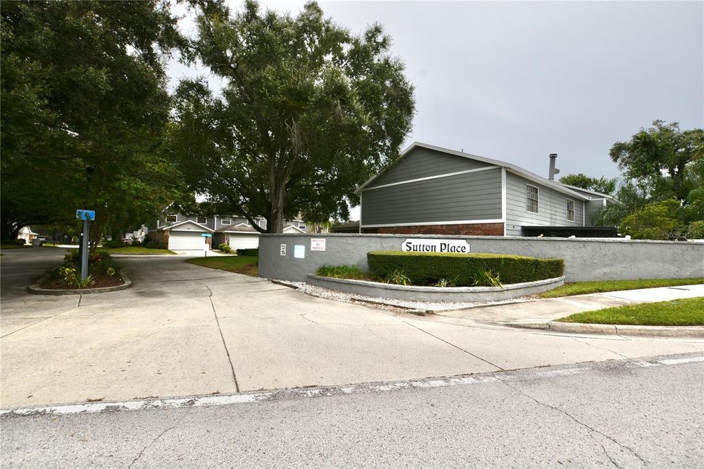 Image 52 of property listing at 1762 CASTLE ROCK ROAD, Tampa, FL 33612