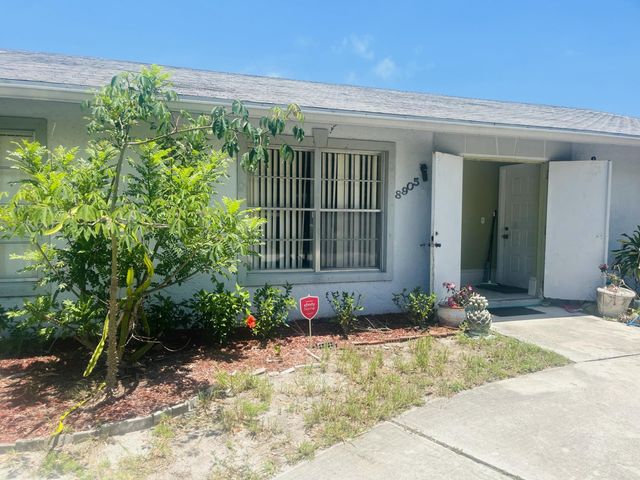 8905 SE Sandy Lane, Hobe Sound, FL 33455