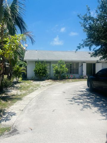 8905 SE Sandy Lane, Hobe Sound, FL 33455