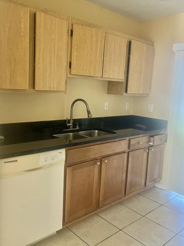 8905 SE Sandy Lane, Hobe Sound, FL 33455