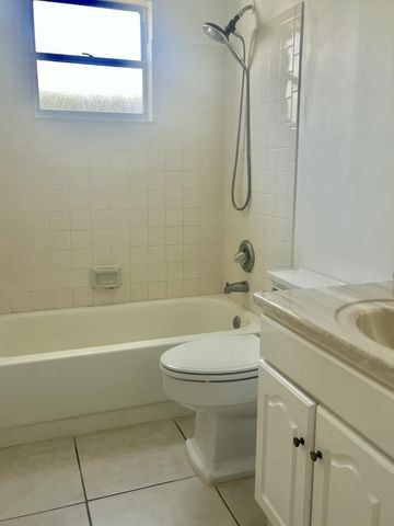 8905 SE Sandy Lane, Hobe Sound, FL 33455