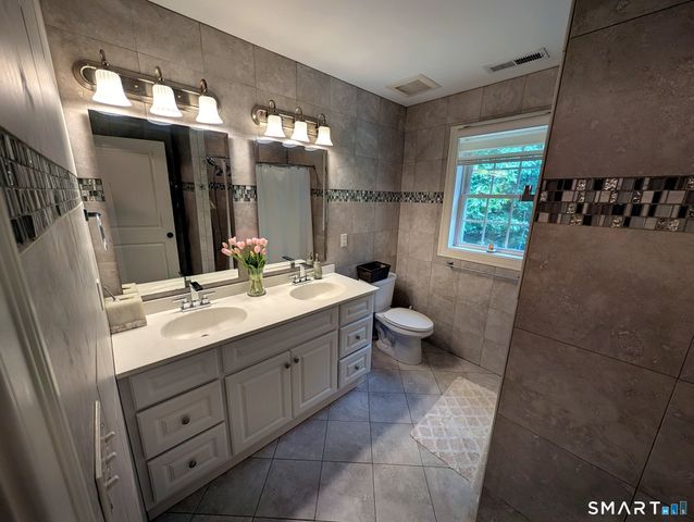 79 High Ledge Circle, Manchester, CT 06040