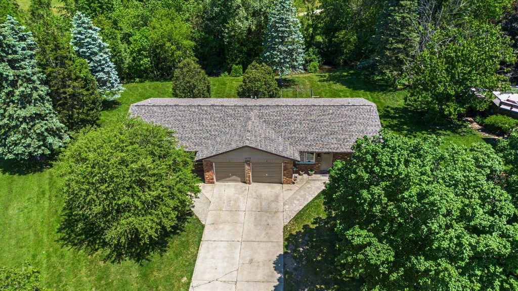 1575 Pheasant Run, Baroda, MI 49101