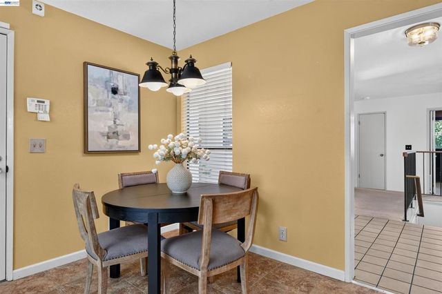 26976 Hemmingway Ct, Hayward, CA 94542
