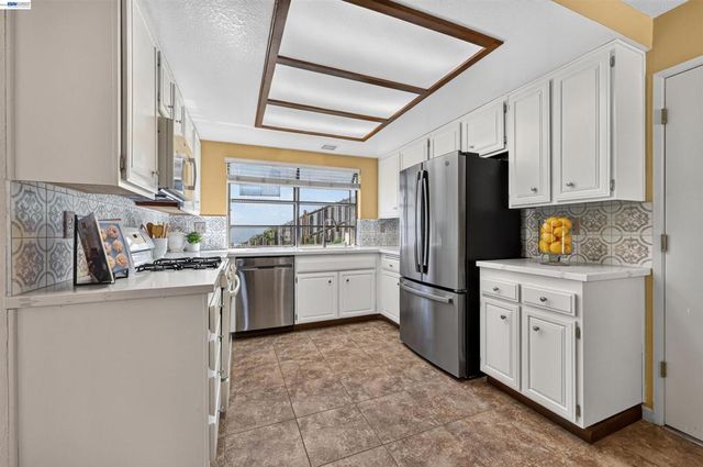 26976 Hemmingway Ct, Hayward, CA 94542