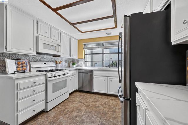 26976 Hemmingway Ct, Hayward, CA 94542