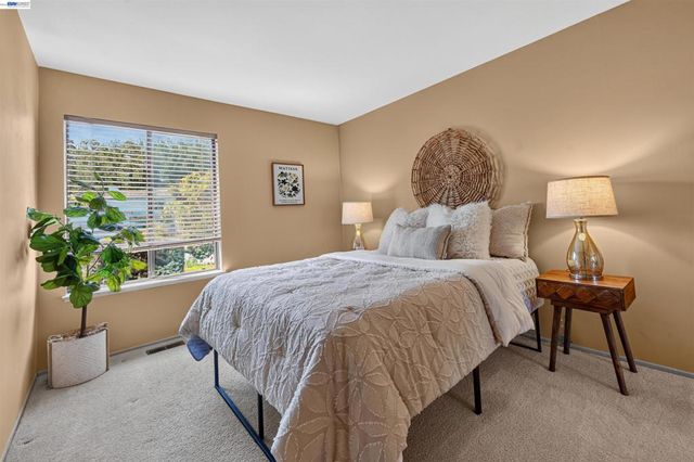 26976 Hemmingway Ct, Hayward, CA 94542