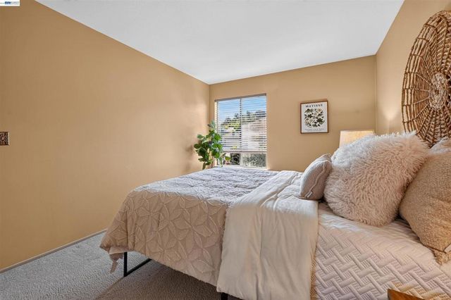 26976 Hemmingway Ct, Hayward, CA 94542