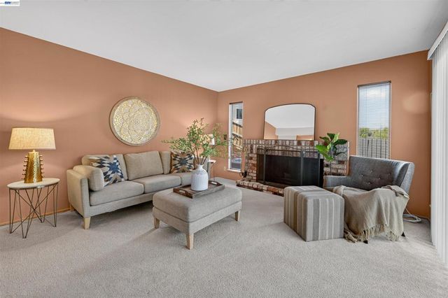 26976 Hemmingway Ct, Hayward, CA 94542