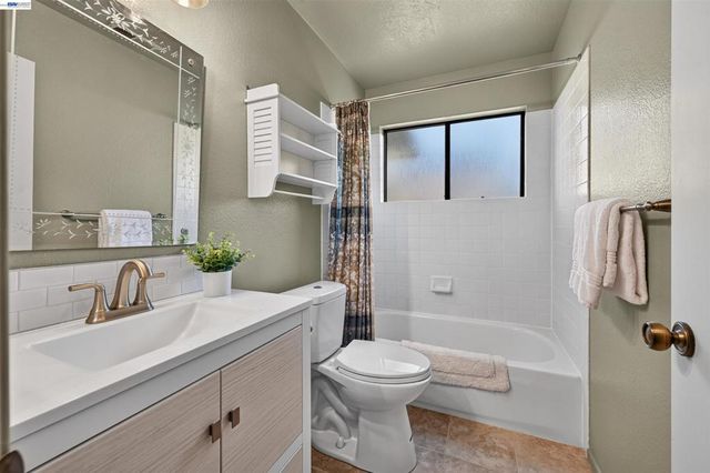 26976 Hemmingway Ct, Hayward, CA 94542